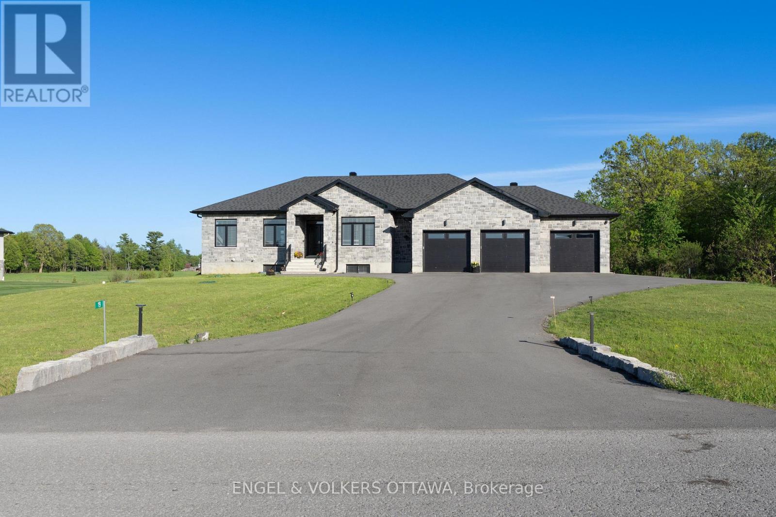 19 SYNERGY WAY, Ottawa, Ontario