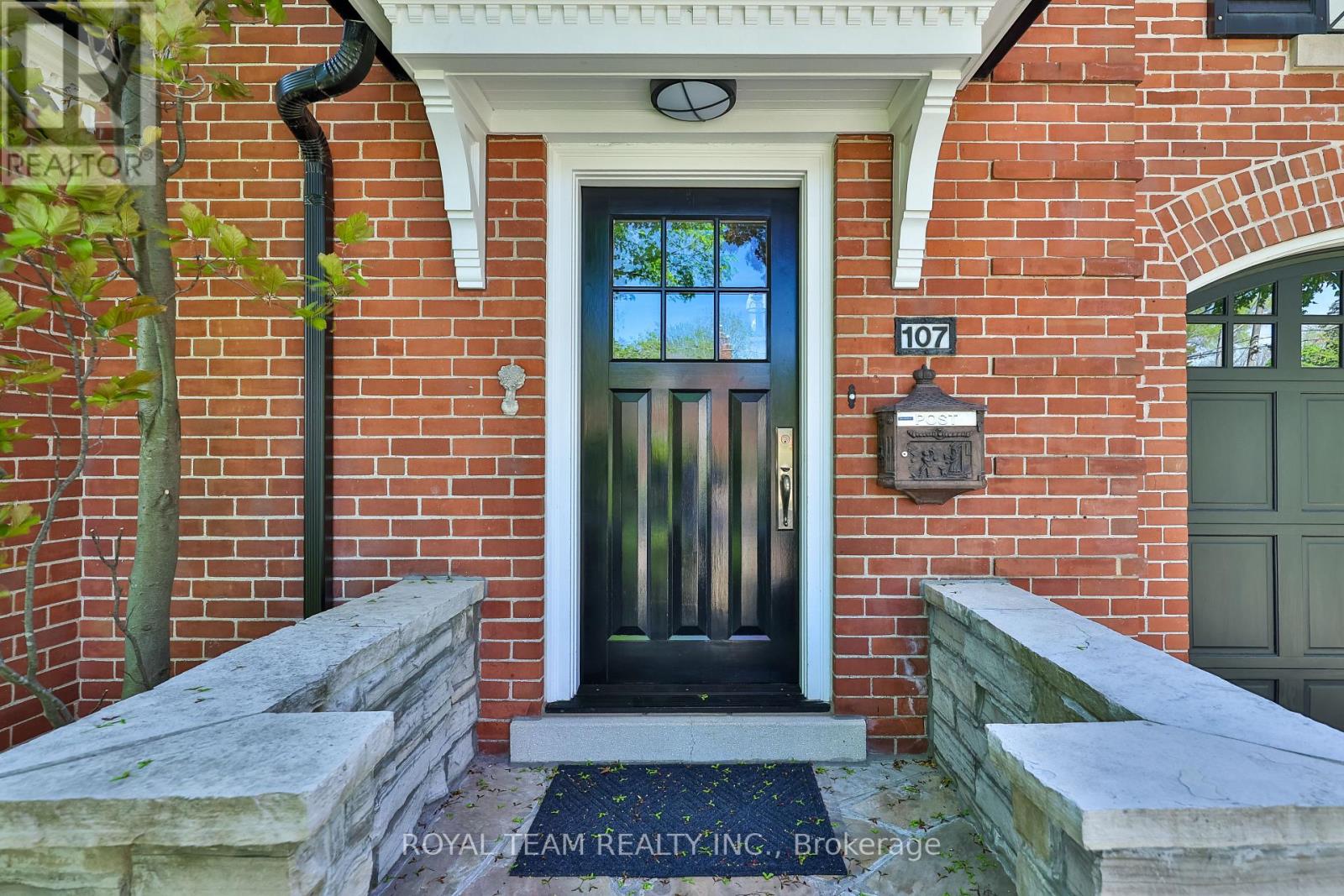 107 Esgore Drive, Toronto, Ontario  M5M 3S1 - Photo 2 - C13175756