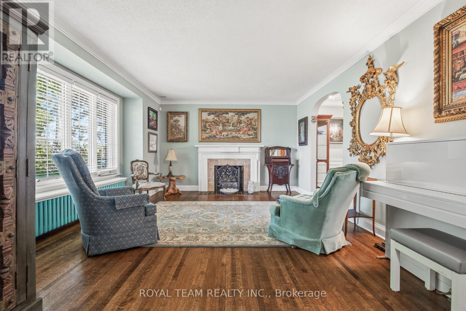 107 Esgore Drive, Toronto, Ontario  M5M 3S1 - Photo 3 - C13175756
