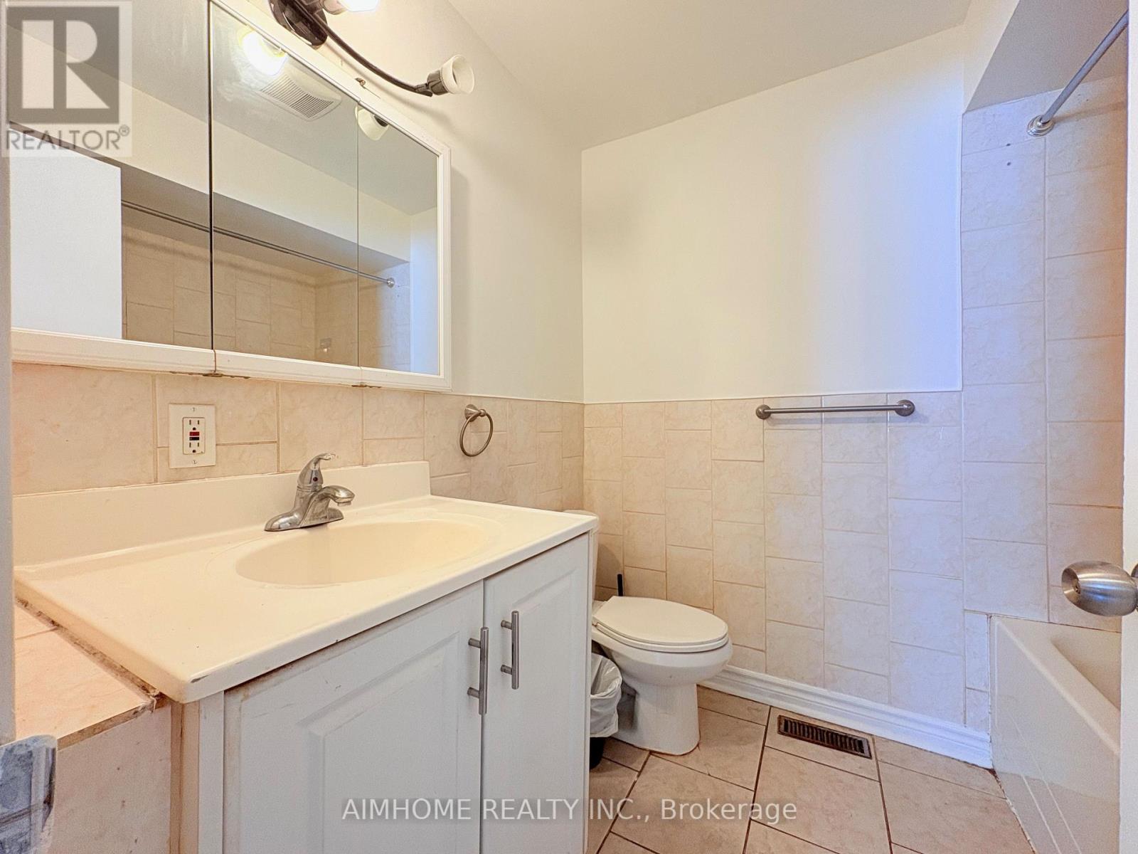 70 Micmac Crescent, Toronto, Ontario  M2H 2K2 - Photo 11 - C13175822