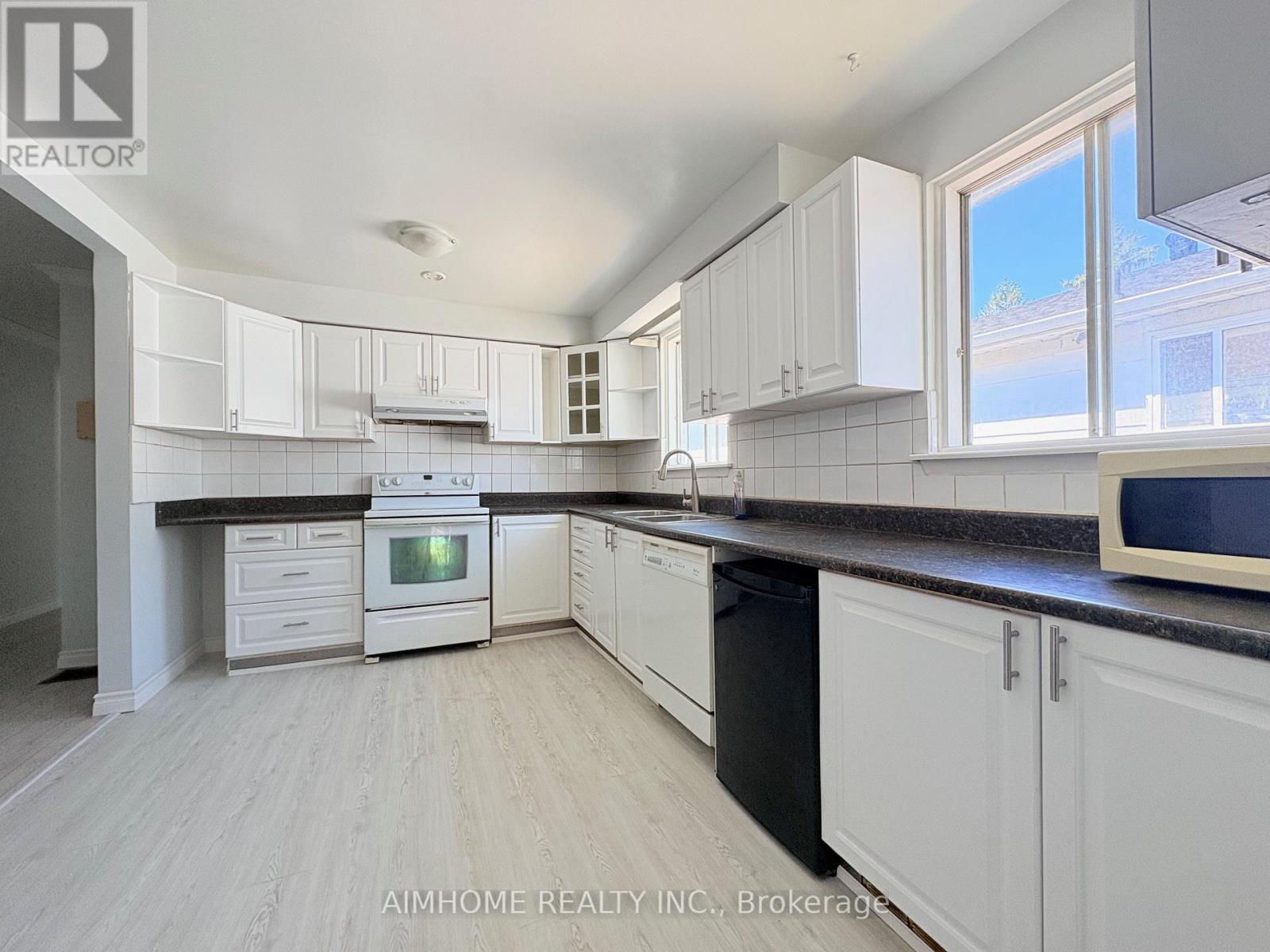70 Micmac Crescent, Toronto, Ontario  M2H 2K2 - Photo 2 - C13175822