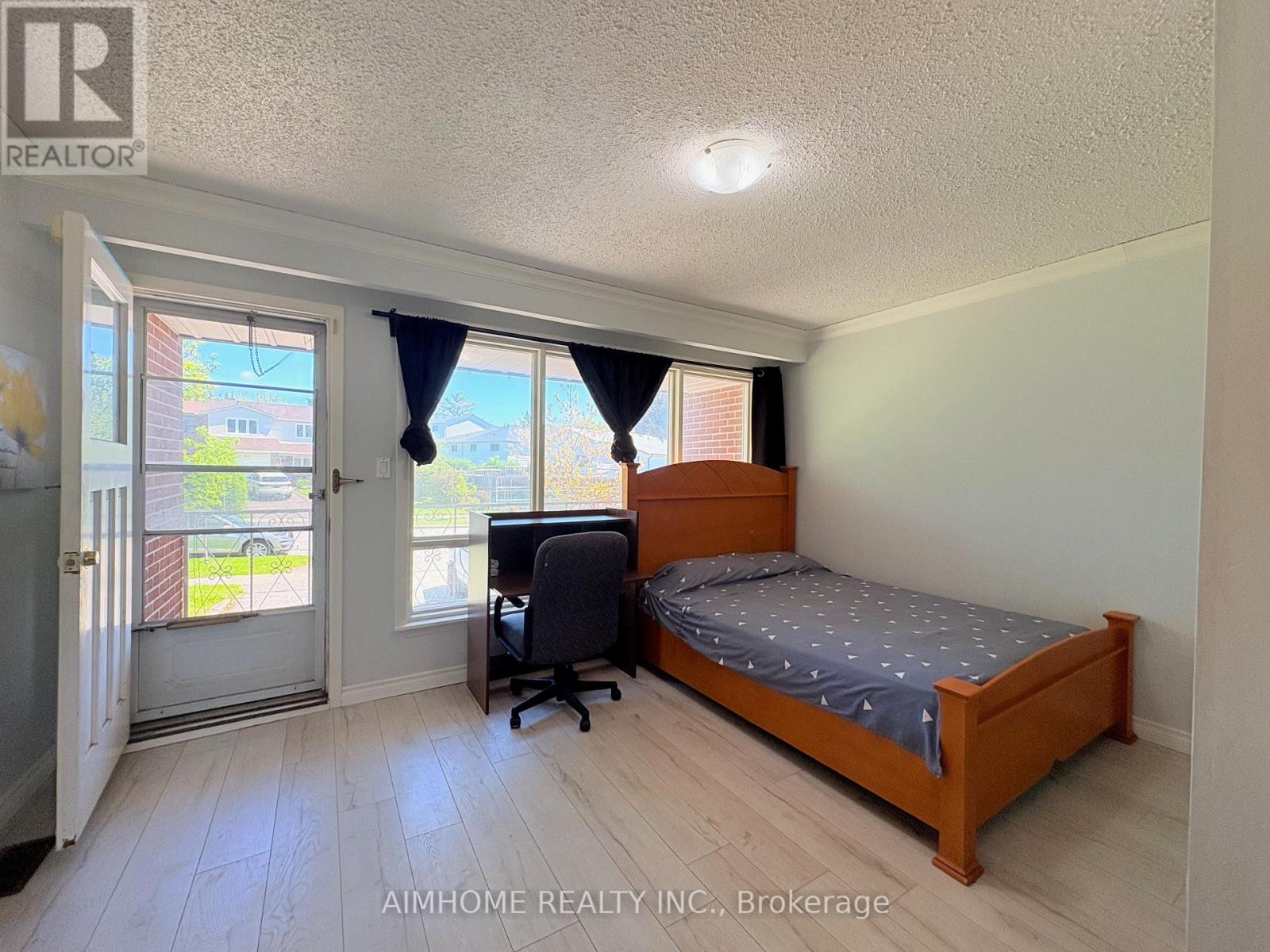 70 Micmac Crescent, Toronto, Ontario  M2H 2K2 - Photo 3 - C13175822