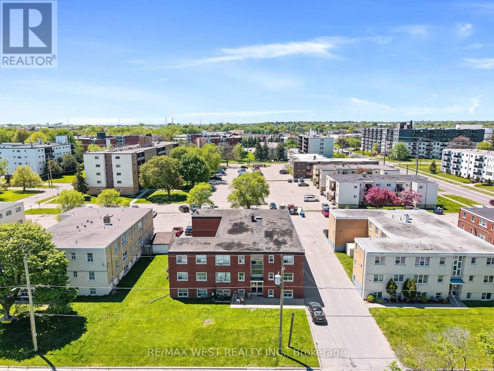 300 MONTRAVE AVENUE, Oshawa, Ontario