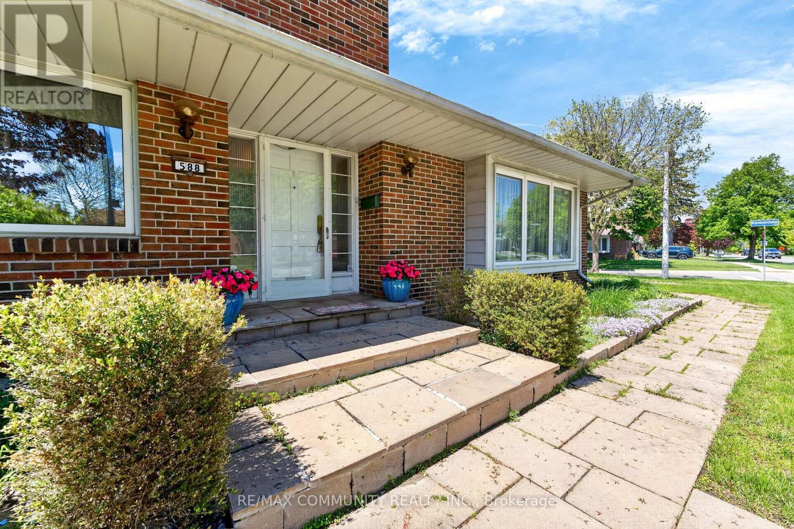 588 Huntingwood Drive, Toronto, Ontario  M1W 1G8 - Photo 5 - E13175732