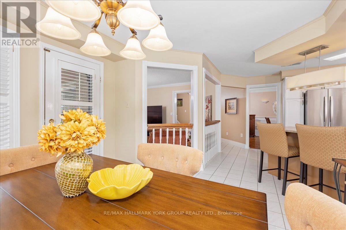 263 Mcclellan Way, Aurora, Ontario  L4G 6N9 - Photo 16 - N13175712