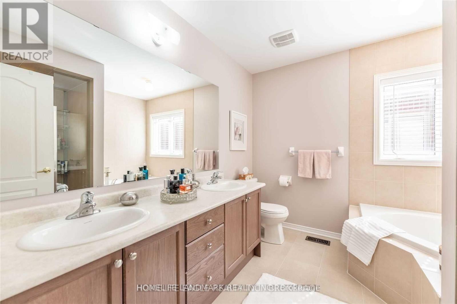 1268 Mccron Crescent, Newmarket, Ontario  L3X 0C7 - Photo 10 - N13175850