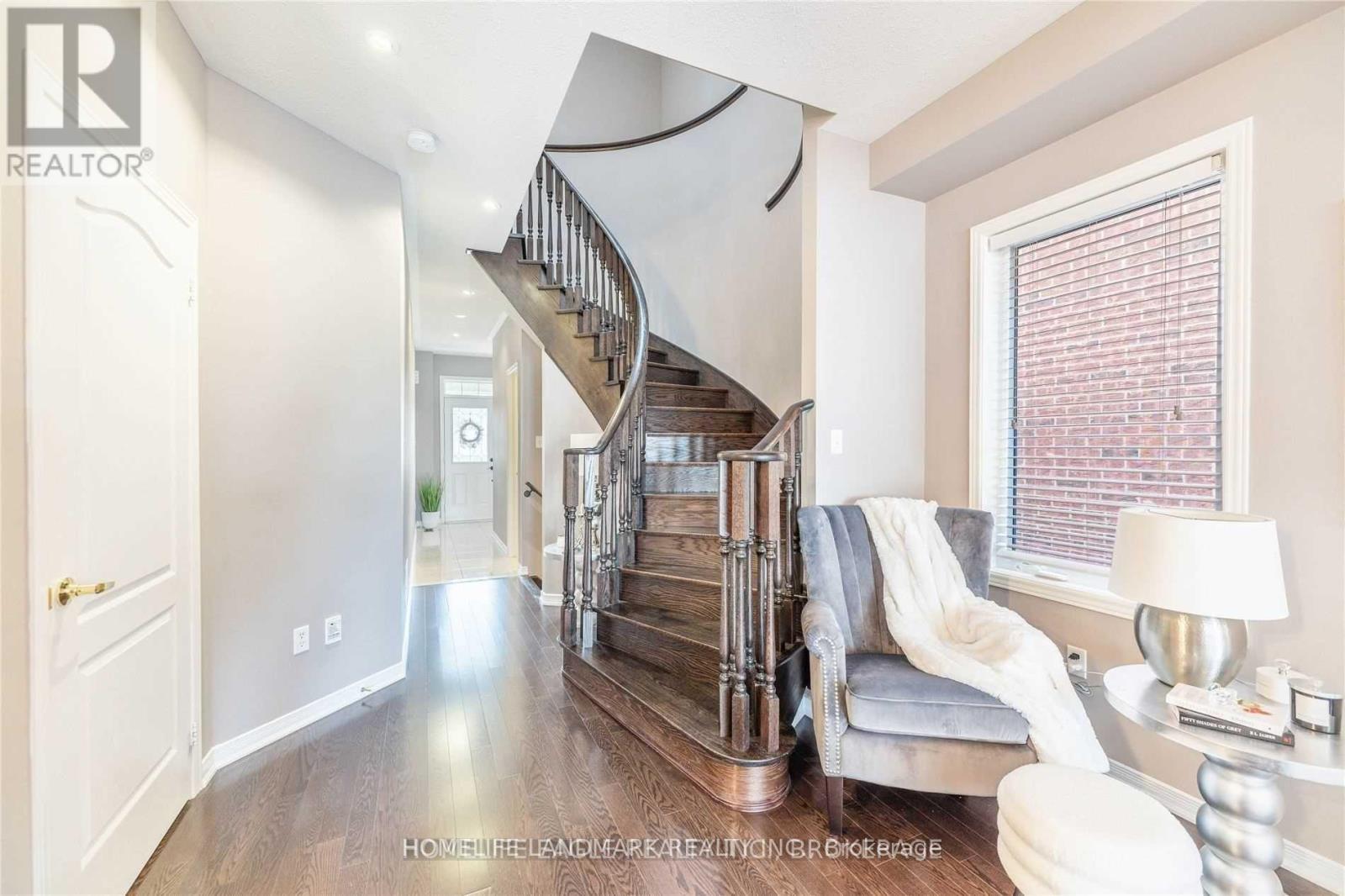 1268 Mccron Crescent, Newmarket, Ontario  L3X 0C7 - Photo 3 - N13175850