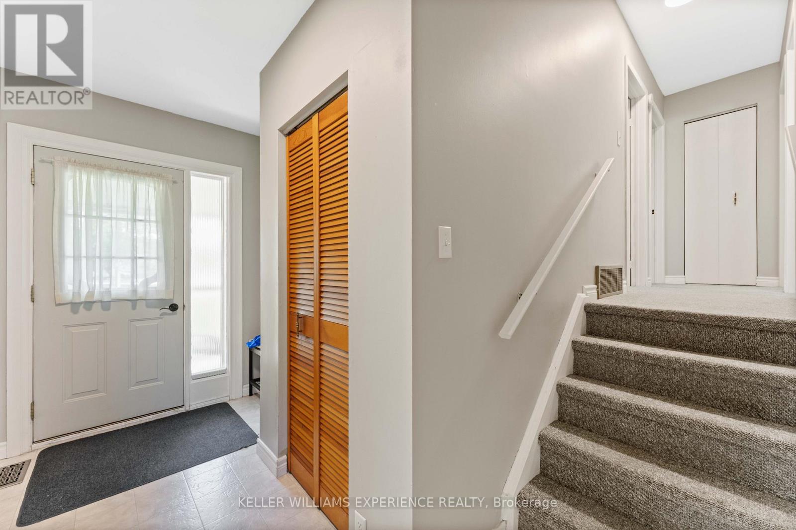 27 Larkdale Crescent, Essa, Ontario  L0M 1B0 - Photo 8 - N13175858