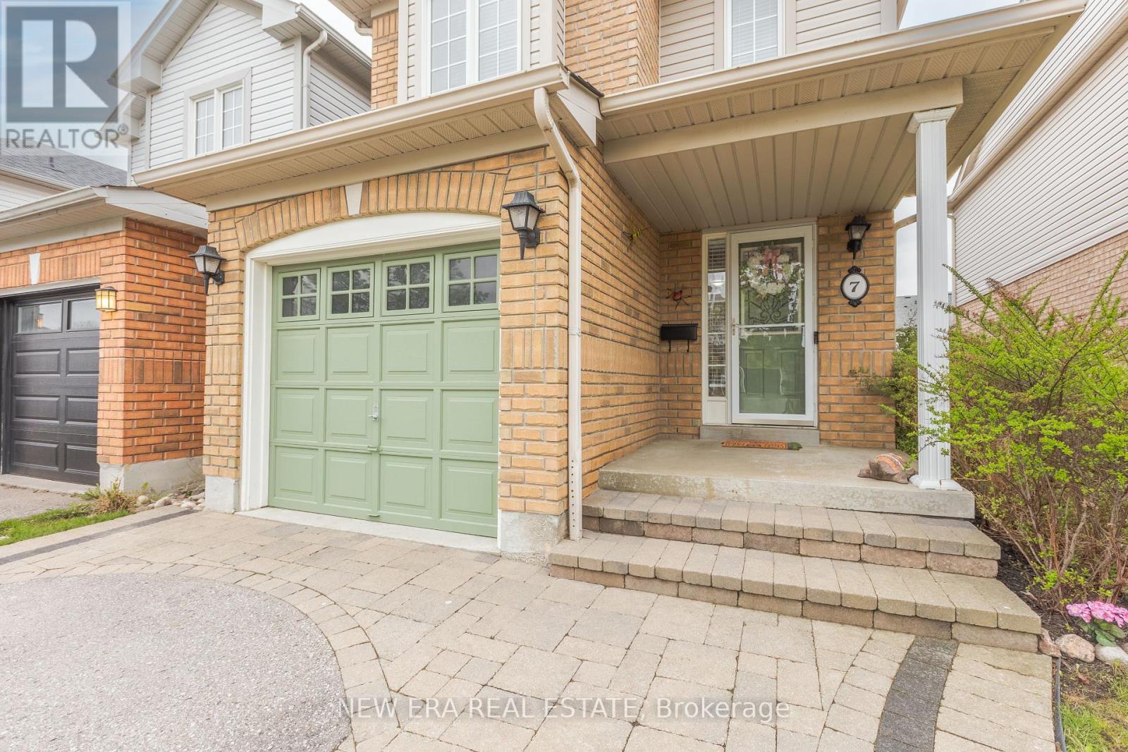 7 Catkins Crescent, Whitby, Ontario  L1R 3A2 - Photo 2 - E13136160
