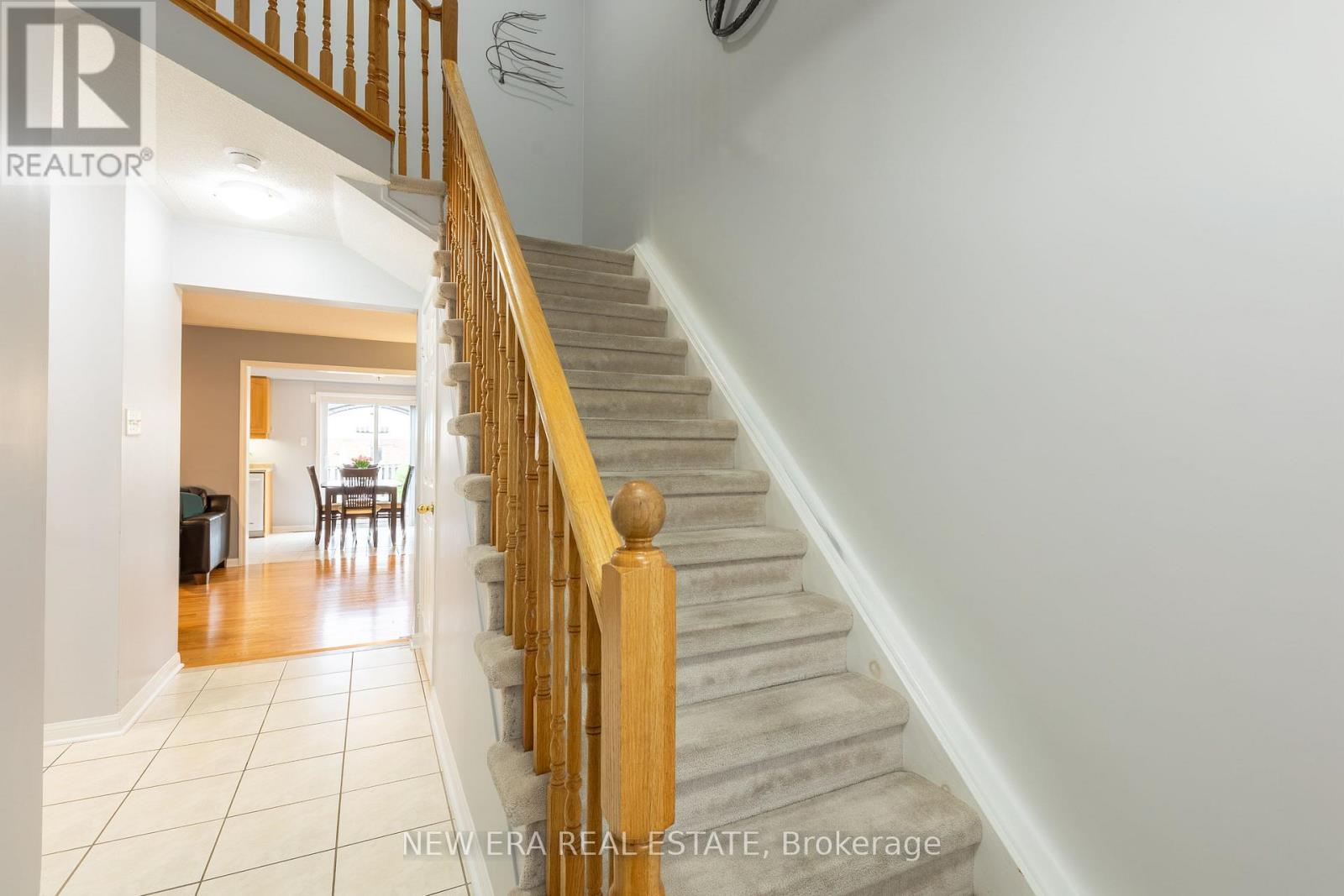 7 Catkins Crescent, Whitby, Ontario  L1R 3A2 - Photo 4 - E13136160