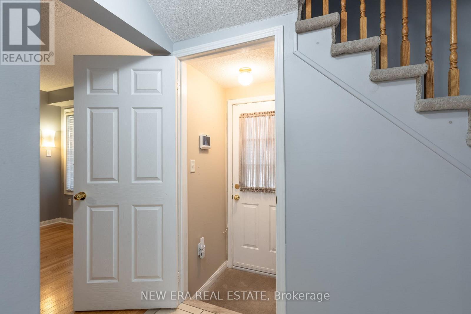 7 Catkins Crescent, Whitby, Ontario  L1R 3A2 - Photo 5 - E13136160