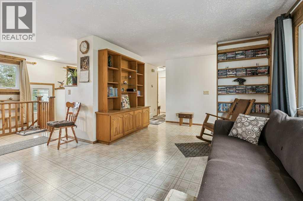 840 Pinecliff Drive NE, Calgary, Alberta  T1Y 3W7 - Photo 4 - A2312608