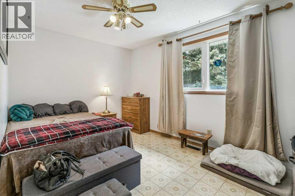 840 Pinecliff Drive NE, Calgary, Alberta  T1Y 3W7 - Photo 9 - A2312608