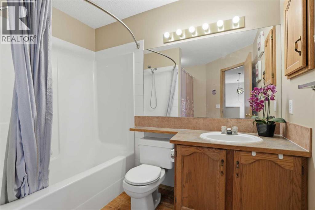 11 Somerglen Place SW, Calgary, Alberta  T2Y 3L5 - Photo 18 - A2312646