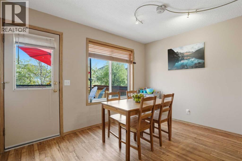 11 Somerglen Place SW, Calgary, Alberta  T2Y 3L5 - Photo 7 - A2312646