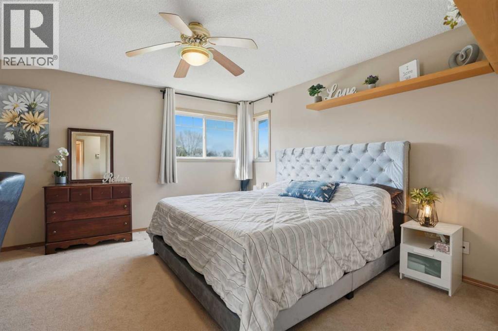 11 Somerglen Place SW, Calgary, Alberta  T2Y 3L5 - Photo 19 - A2312646