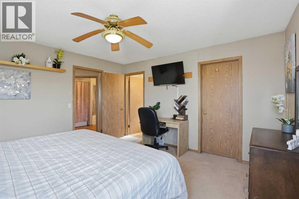 11 Somerglen Place SW, Calgary, Alberta  T2Y 3L5 - Photo 22 - A2312646