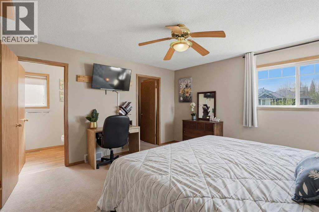 11 Somerglen Place SW, Calgary, Alberta  T2Y 3L5 - Photo 21 - A2312646