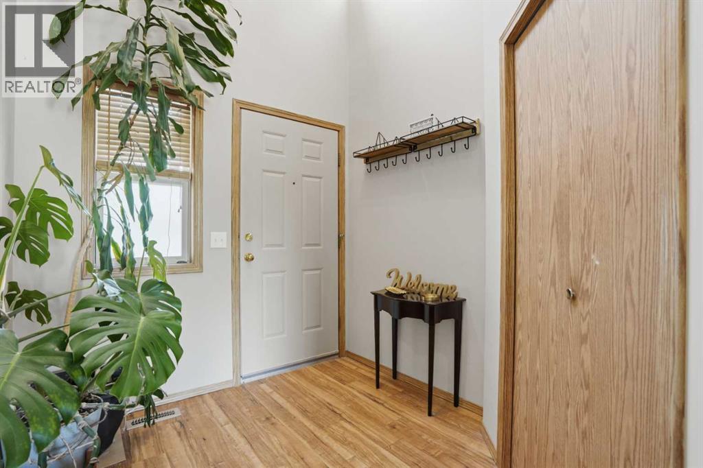 11 Somerglen Place SW, Calgary, Alberta  T2Y 3L5 - Photo 2 - A2312646