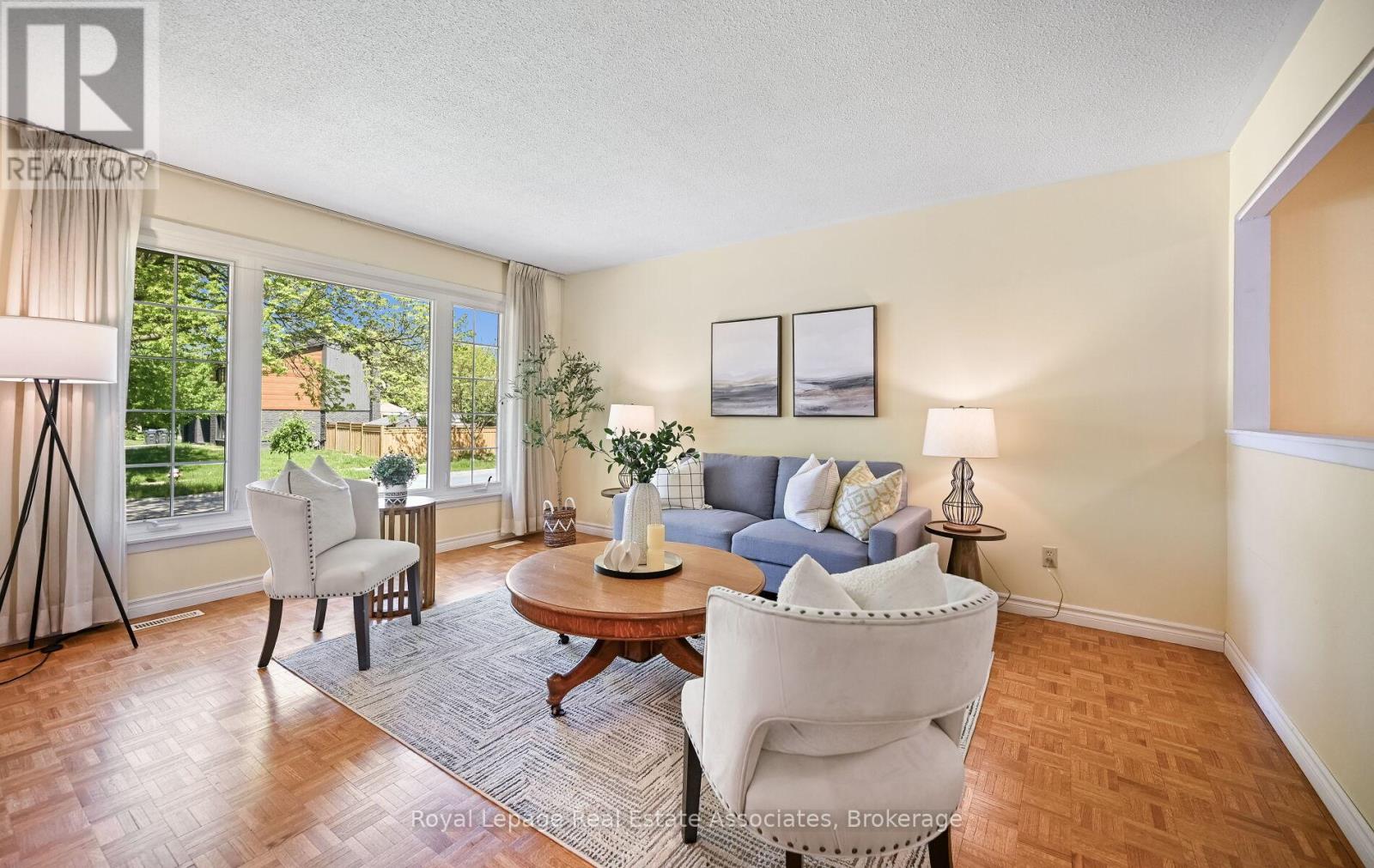 10 Charing Drive, Mississauga, Ontario  L5N 1E9 - Photo 4 - W13175724