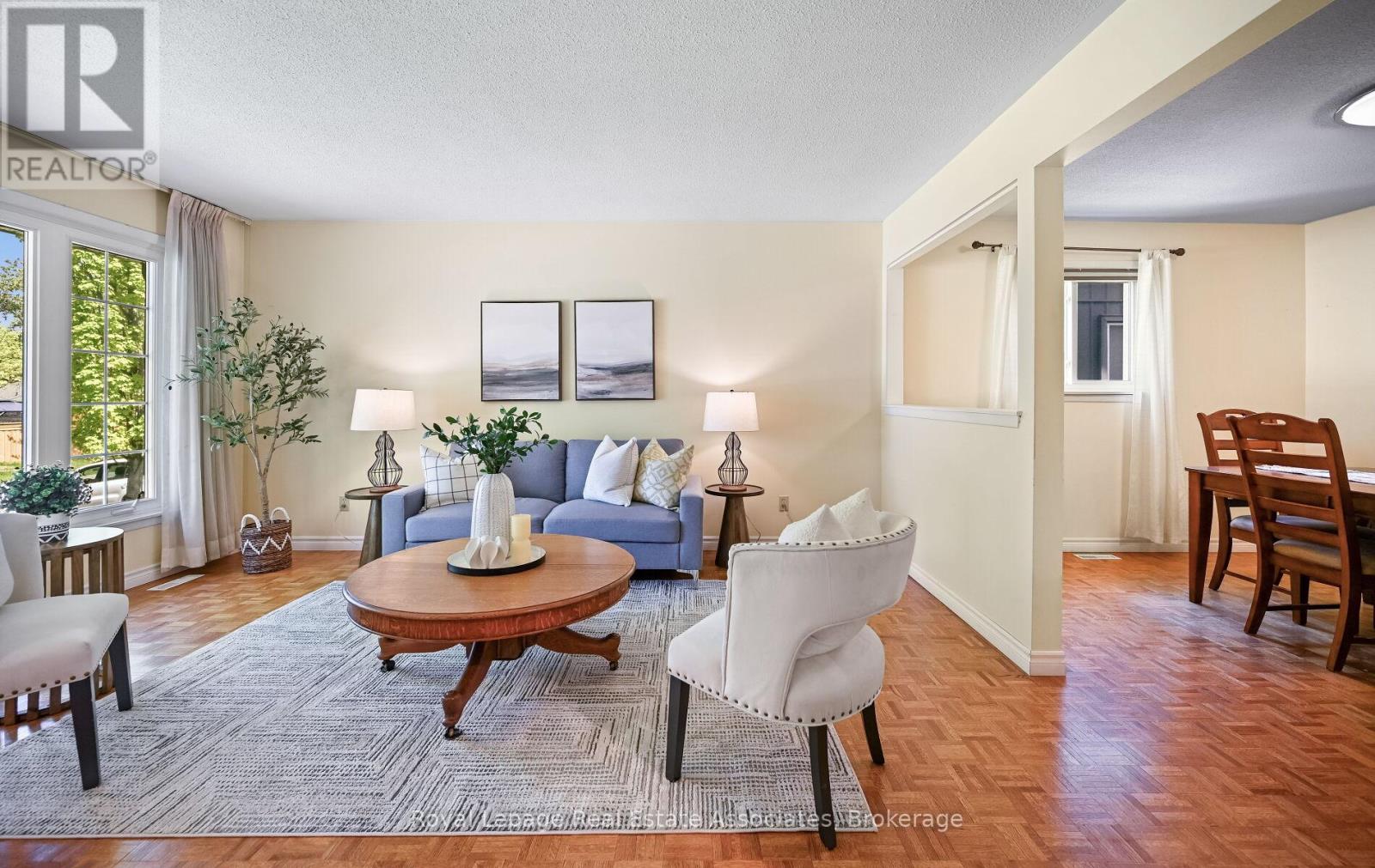 10 Charing Drive, Mississauga, Ontario  L5N 1E9 - Photo 5 - W13175724