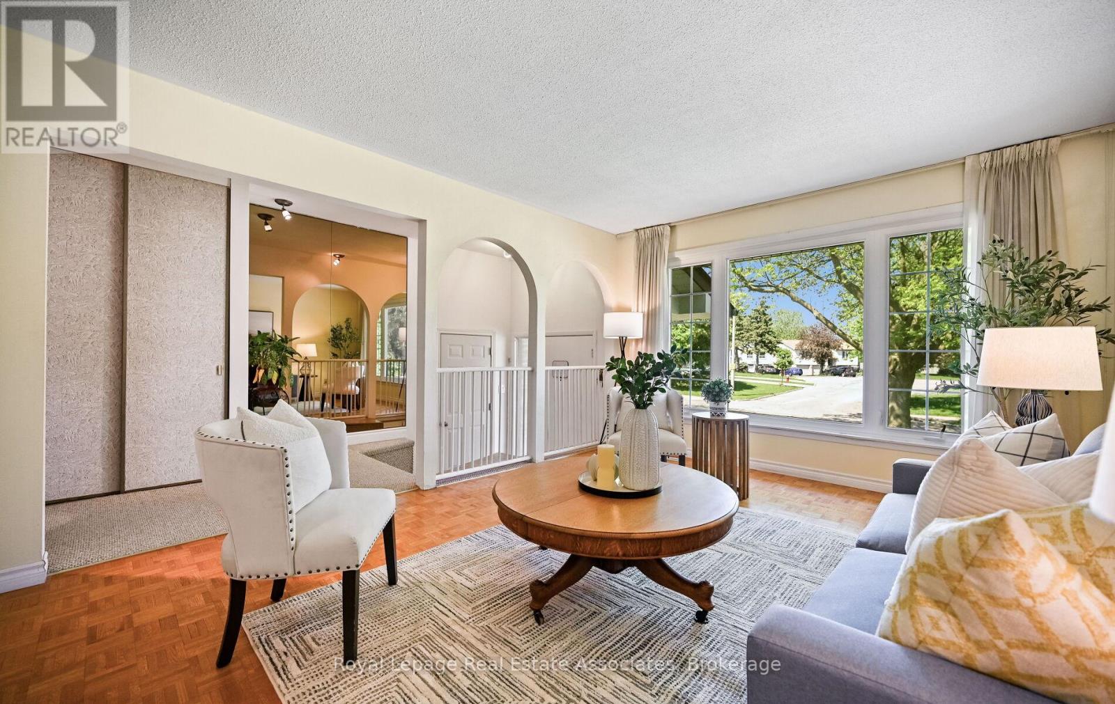 10 Charing Drive, Mississauga, Ontario  L5N 1E9 - Photo 6 - W13175724
