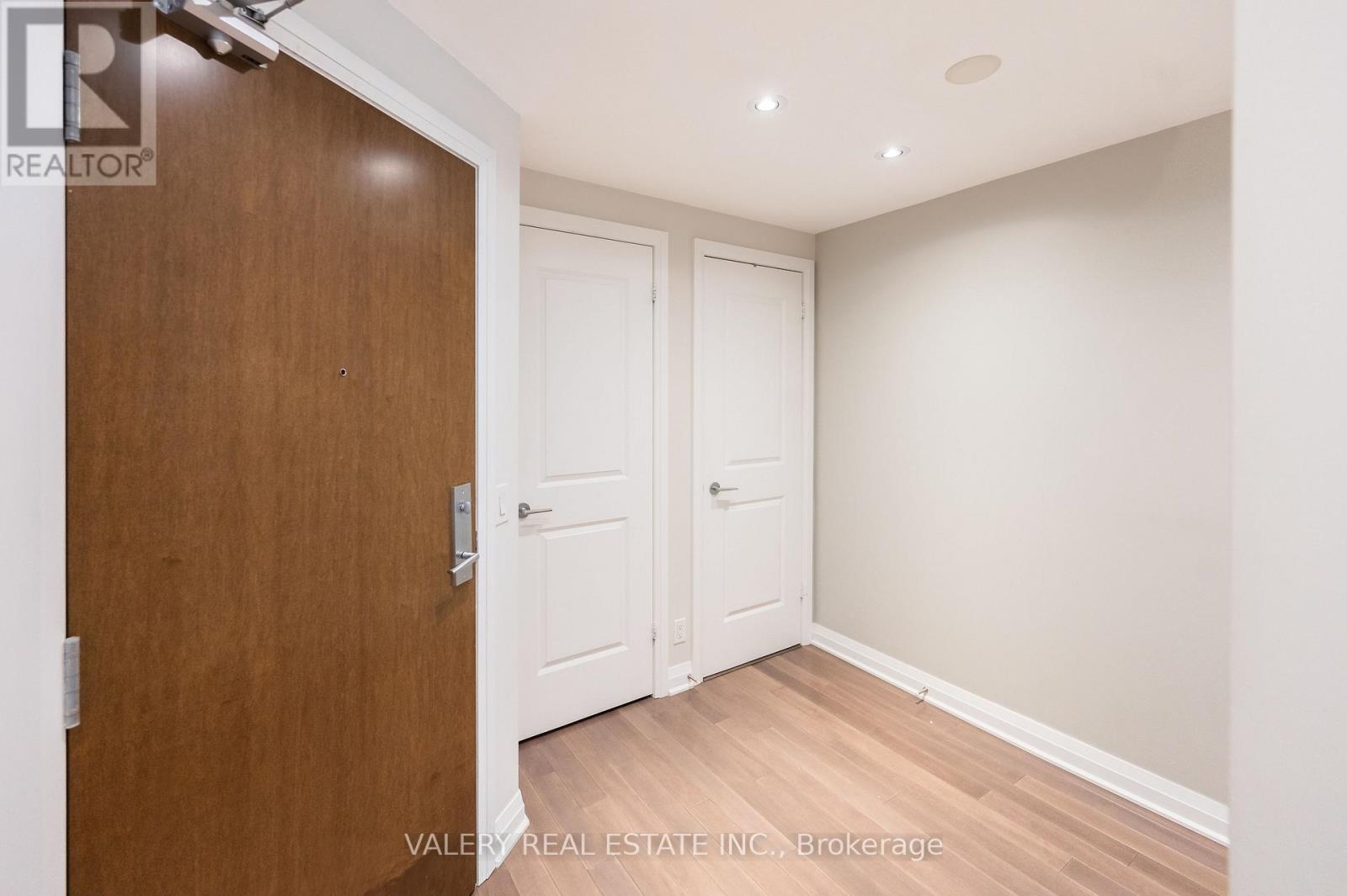 201 - 1055 Southdown Road, Mississauga, Ontario  L5J 0A3 - Photo 3 - W13175818