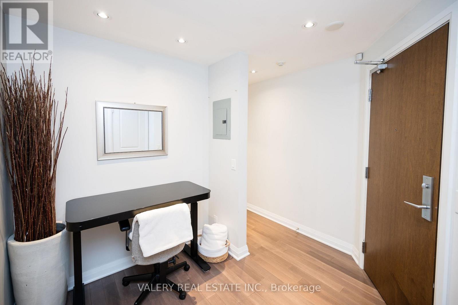201 - 1055 Southdown Road, Mississauga, Ontario  L5J 0A3 - Photo 4 - W13175818