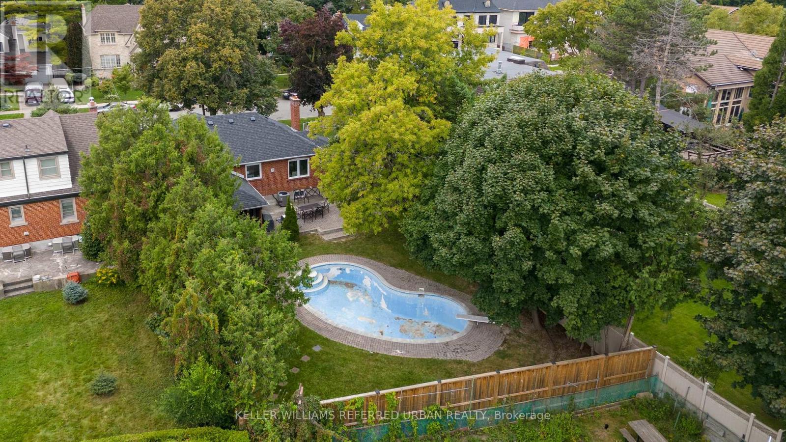 115 Ashbourne Drive, Toronto, Ontario  M9B 4H9 - Photo 4 - W13175834