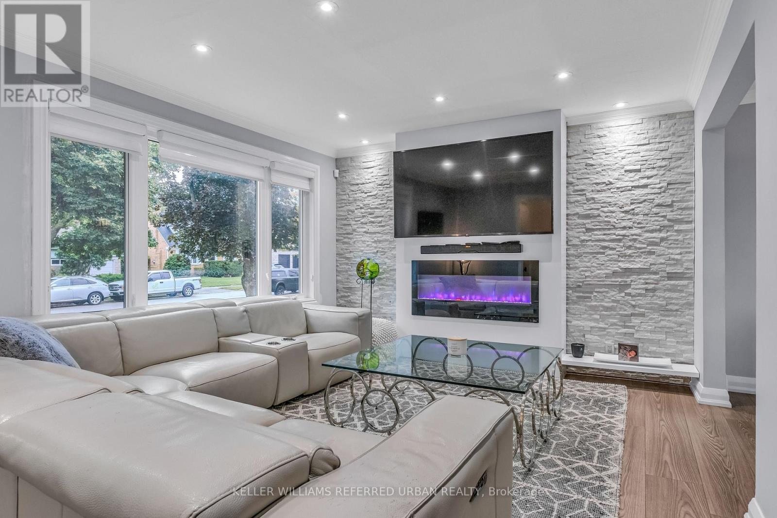 115 Ashbourne Drive, Toronto, Ontario  M9B 4H9 - Photo 7 - W13175834
