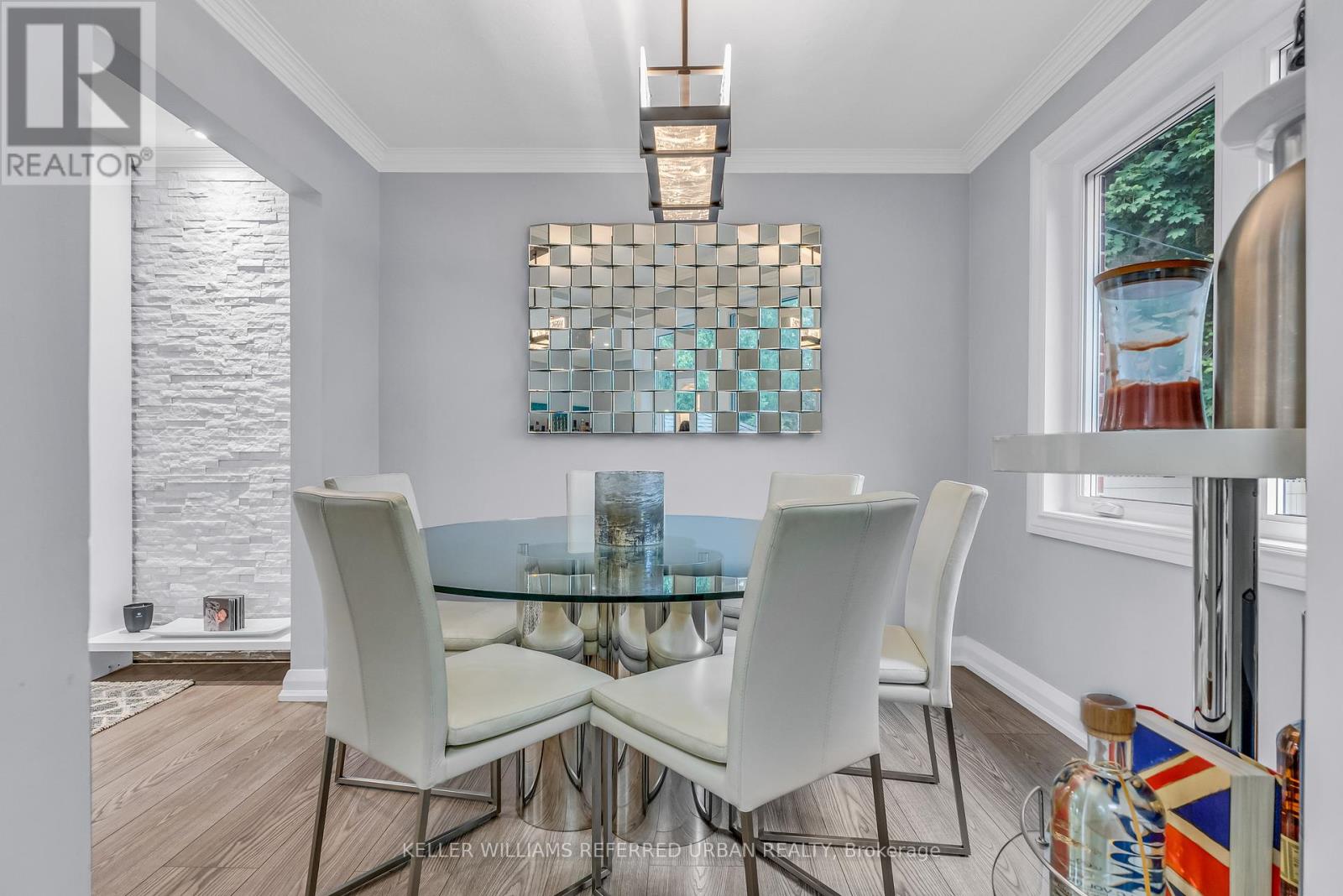 115 Ashbourne Drive, Toronto, Ontario  M9B 4H9 - Photo 9 - W13175834
