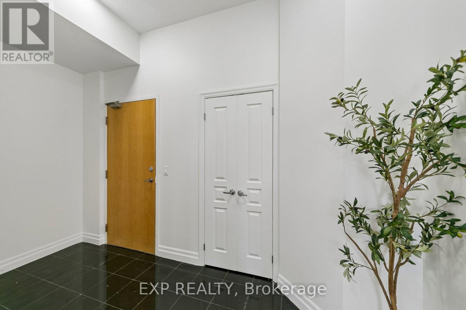 3305 - 3939 Duke Of York Boulevard, Mississauga, Ontario  L5B 4N2 - Photo 5 - W13175838