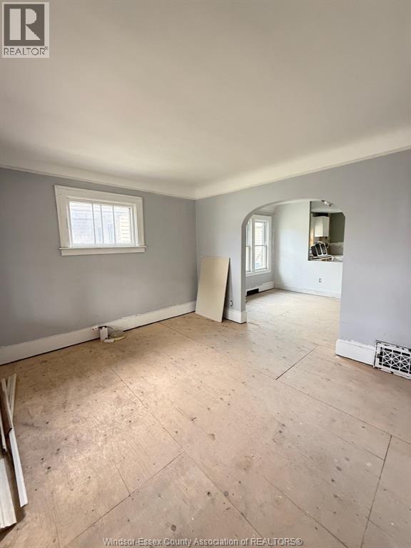 1069 Elm, Windsor, Ontario N9A 5H8 - Photo 3 - 26012173