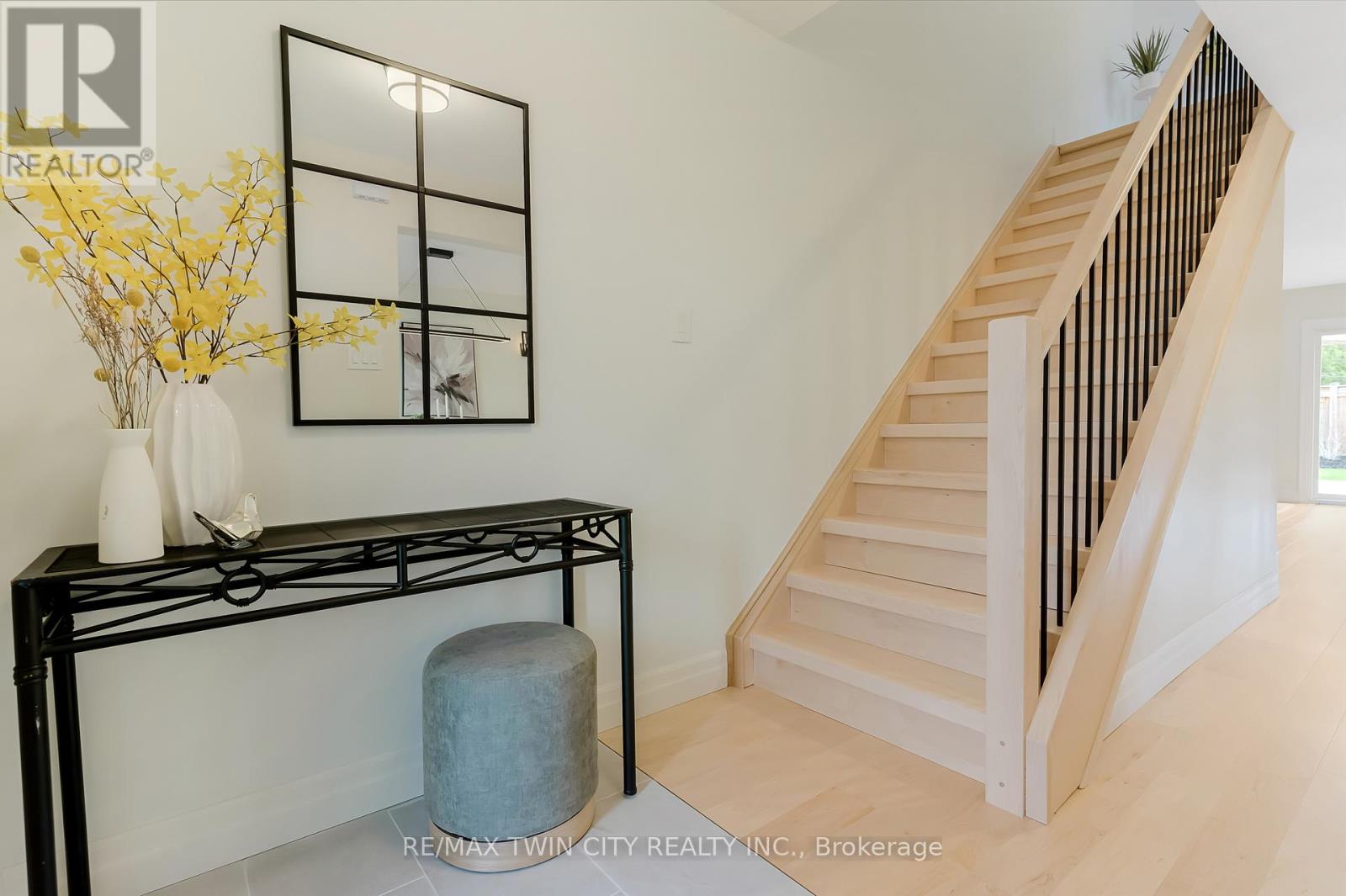 42 Handorf Drive, Cambridge, Ontario  N3C 3Y3 - Photo 3 - X13175758