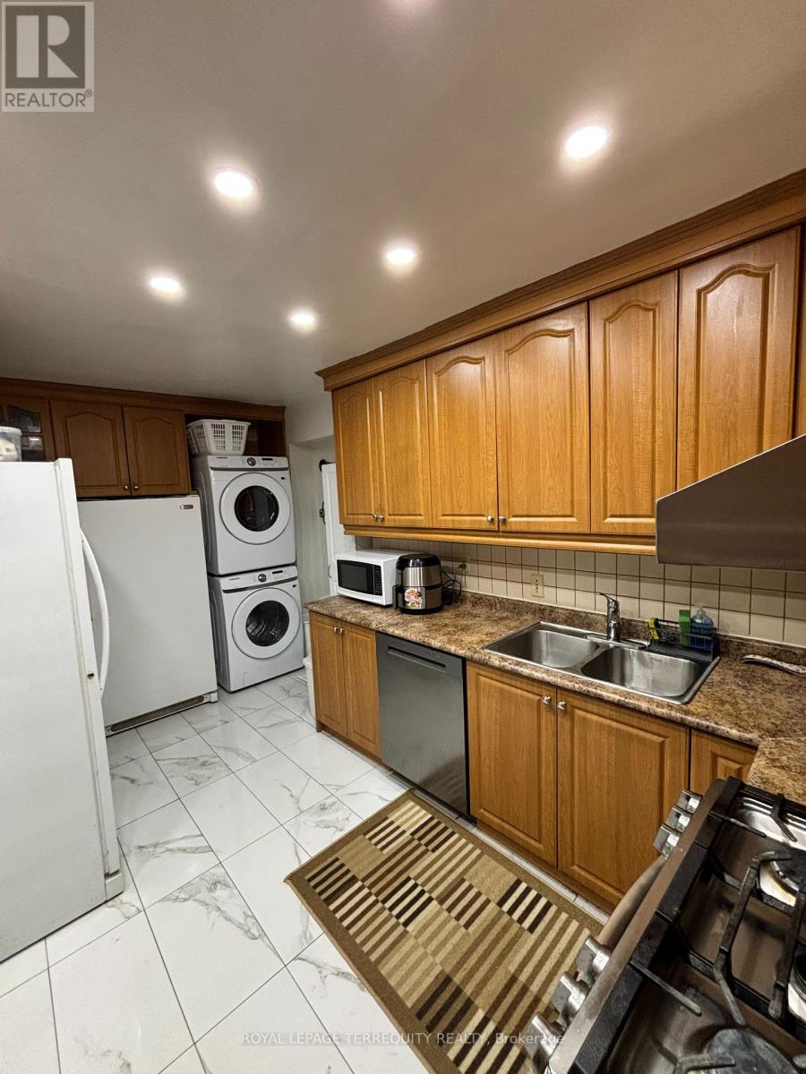 28 Keegan Crescent, Toronto, Ontario  M3J 1G2 - Photo 13 - W13167136