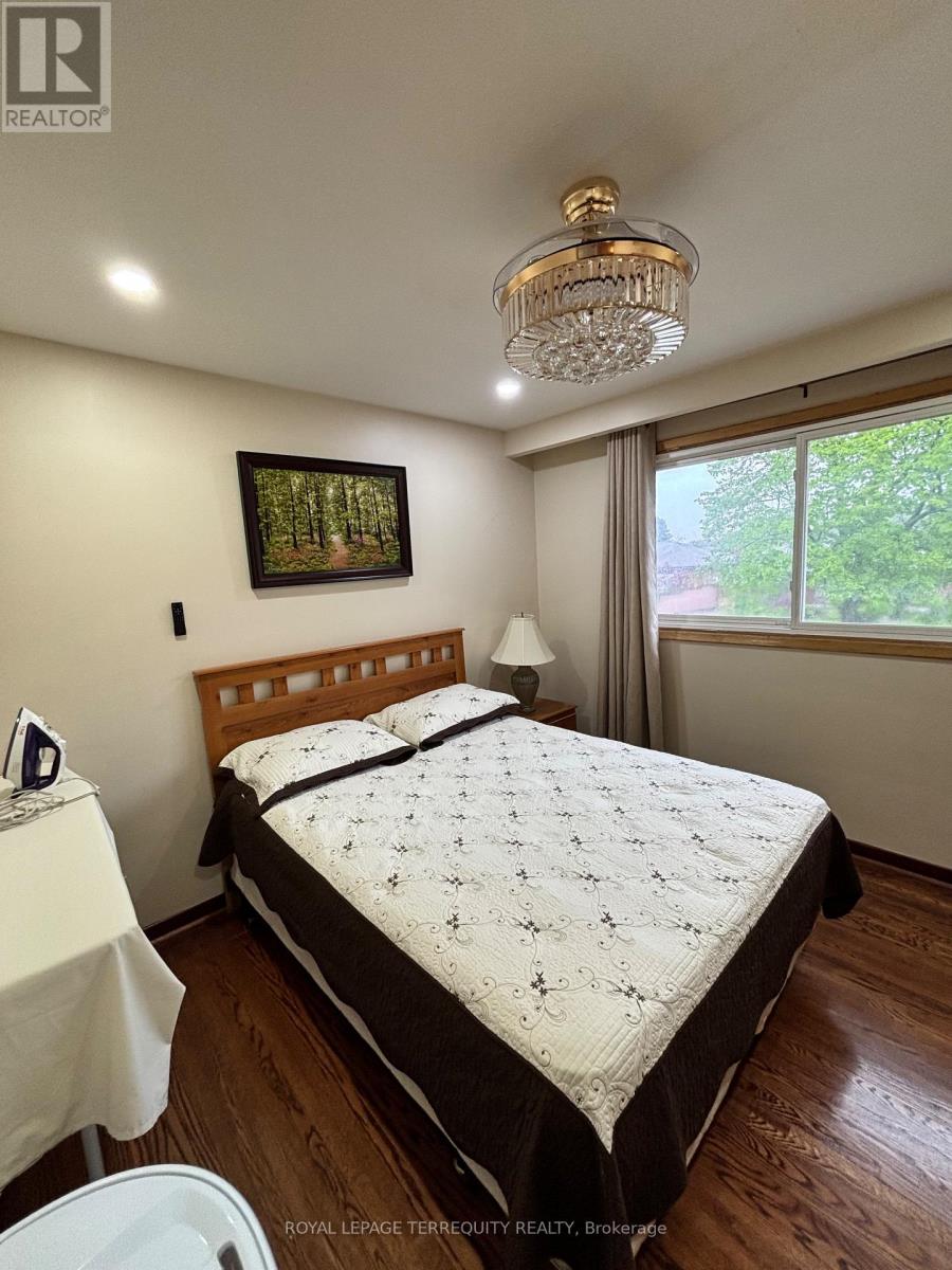 28 Keegan Crescent, Toronto, Ontario  M3J 1G2 - Photo 16 - W13167136