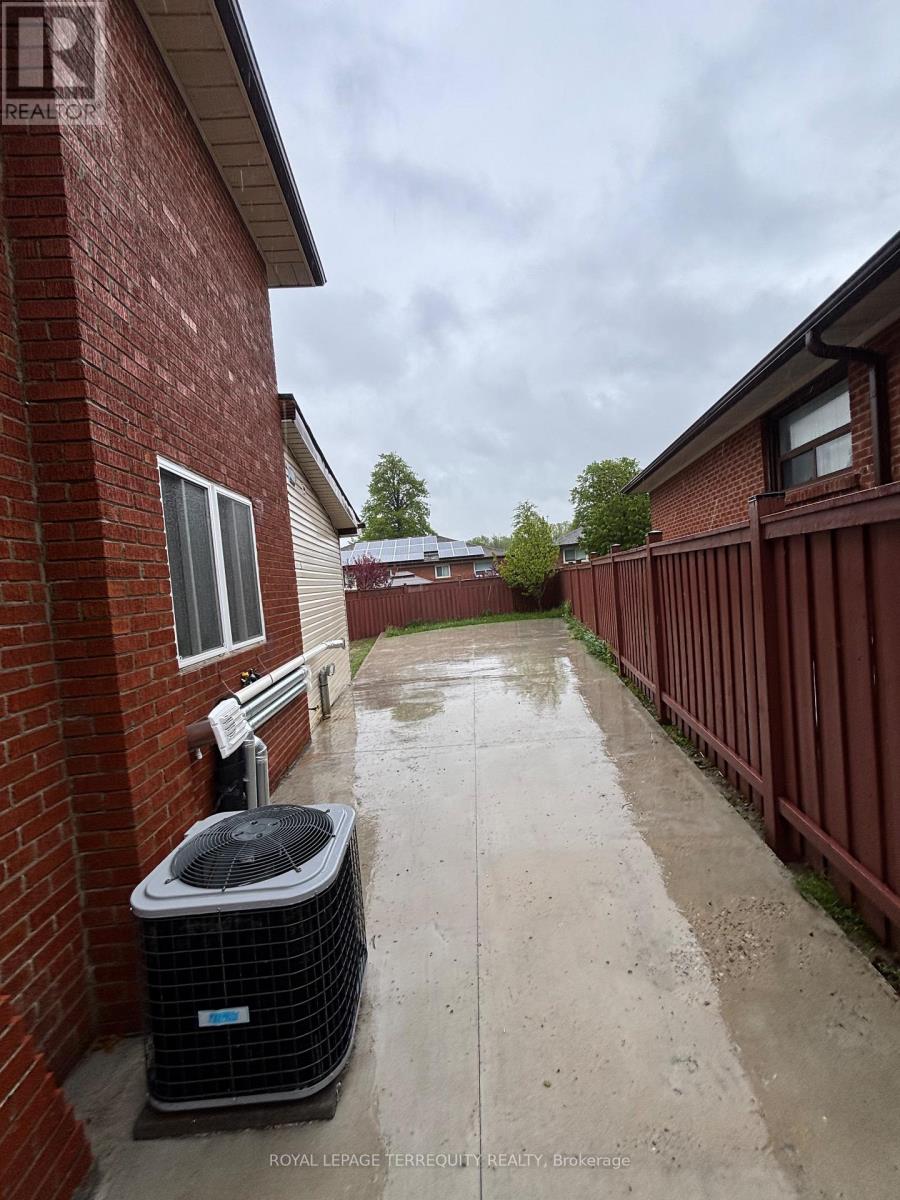 28 Keegan Crescent, Toronto, Ontario  M3J 1G2 - Photo 29 - W13167136