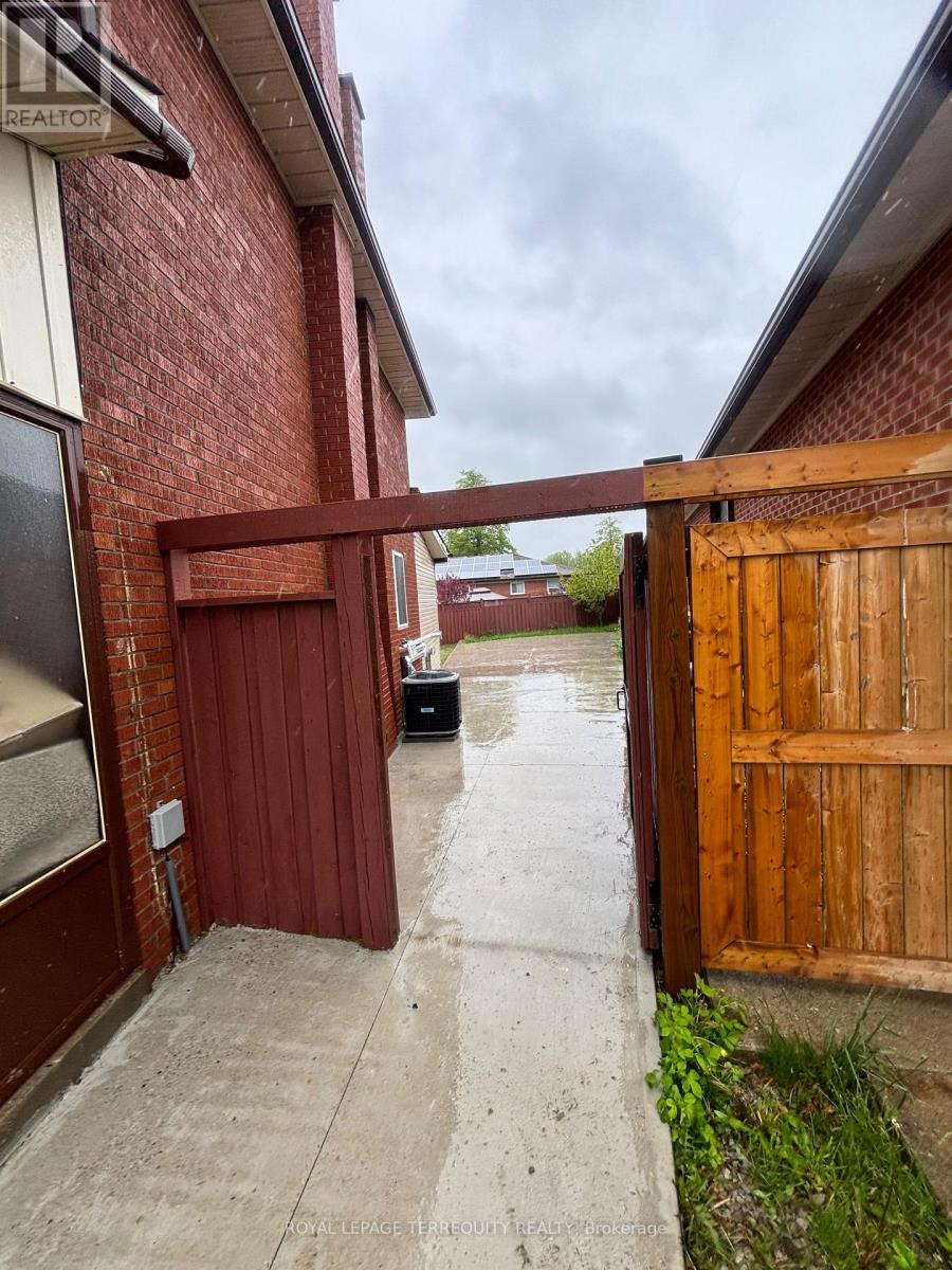 28 Keegan Crescent, Toronto, Ontario  M3J 1G2 - Photo 31 - W13167136