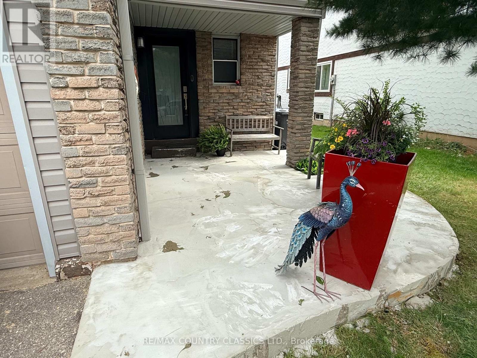 6963 Pamplona Mews, Mississauga, Ontario  L5N 1S5 - Photo 2 - W13170552