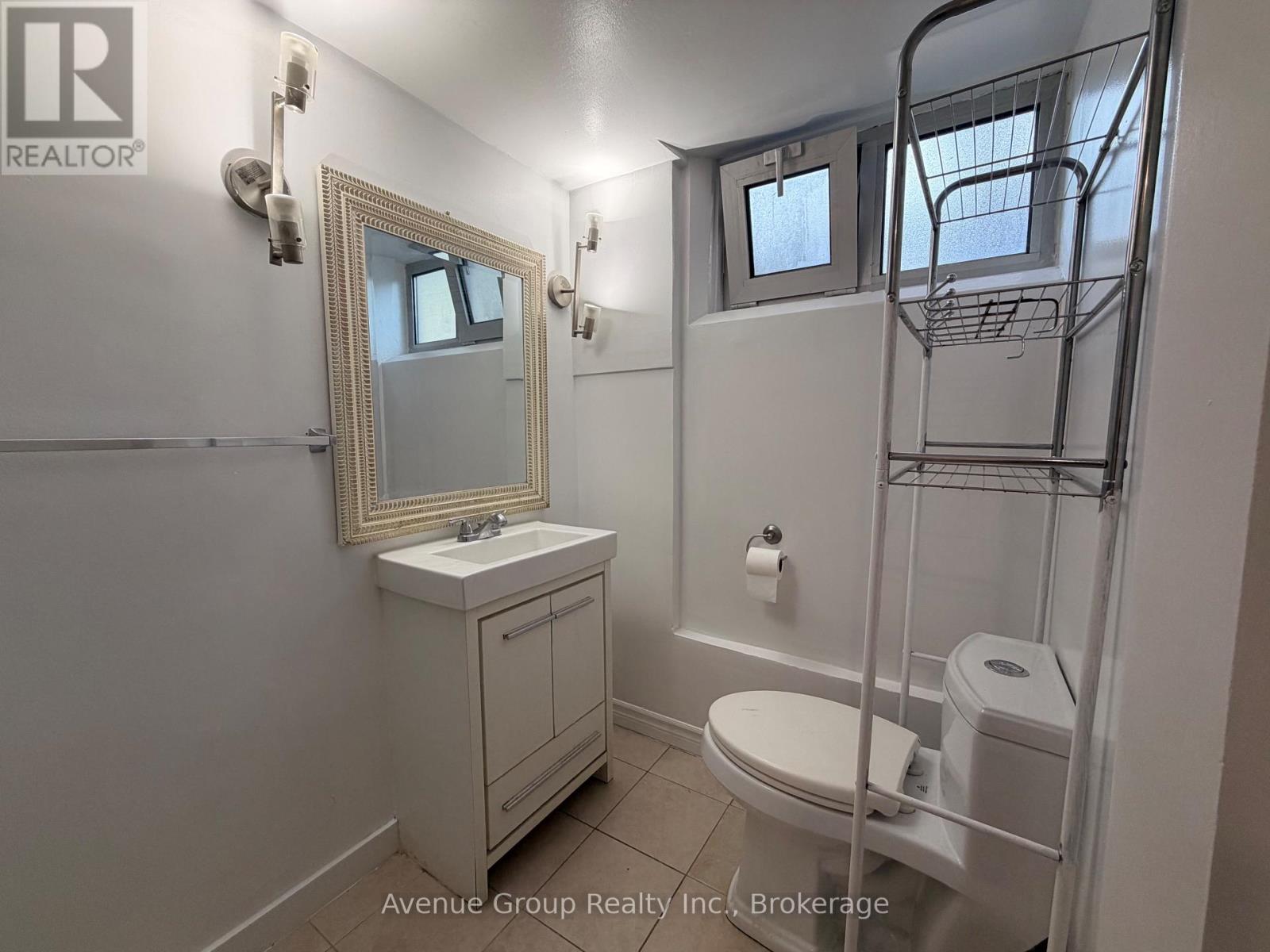 Lower - 10 Chipping Road, Toronto, Ontario  M3B 1L1 - Photo 13 - C13176046