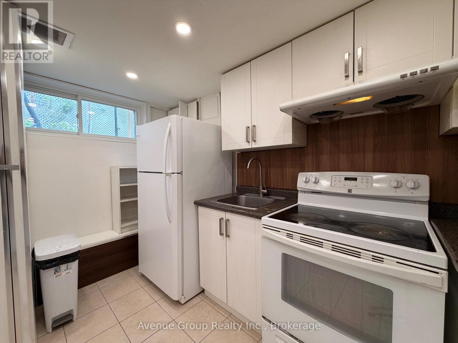 Lower - 10 Chipping Road, Toronto, Ontario  M3B 1L1 - Photo 4 - C13176046