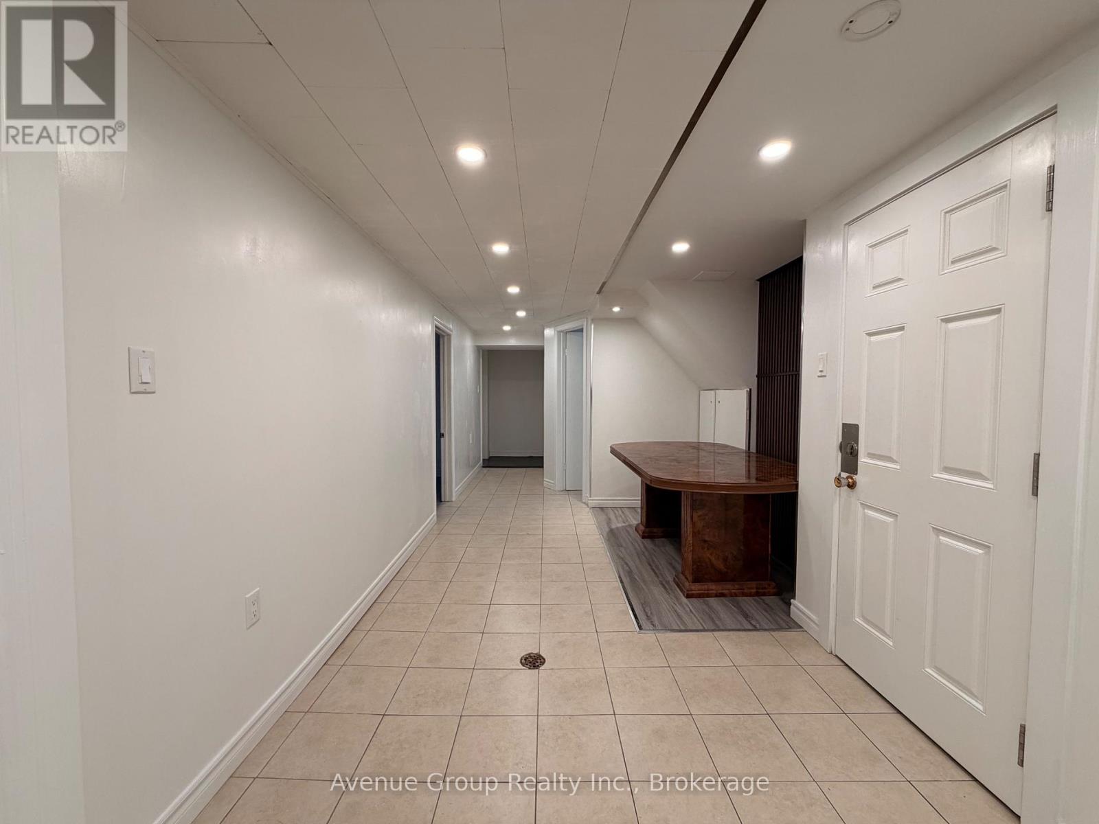 Lower - 10 Chipping Road, Toronto, Ontario  M3B 1L1 - Photo 5 - C13176046
