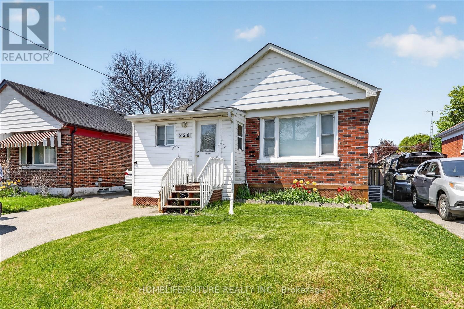 226 Wilson Road S, Oshawa, Ontario  L1H 6C3 - Photo 2 - E13175974
