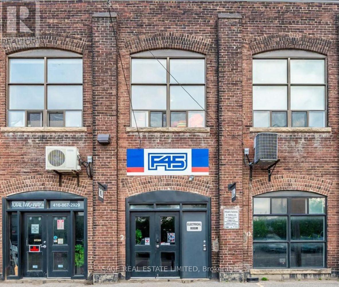 19 DICKENS STREET, Toronto, Ontario