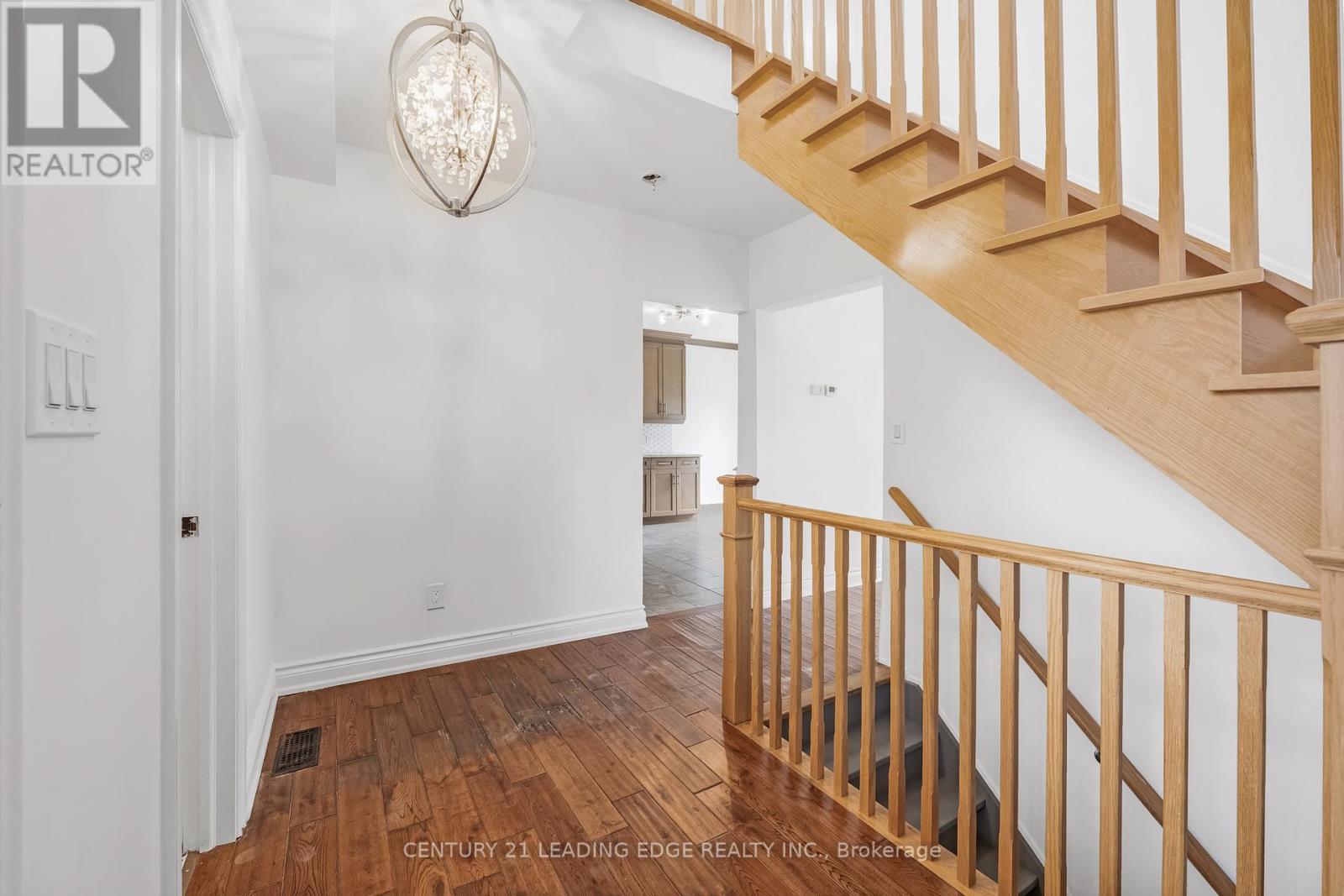 34 Mitchell Avenue, Whitchurch-Stouffville, Ontario  L4A 2X9 - Photo 5 - N13175984