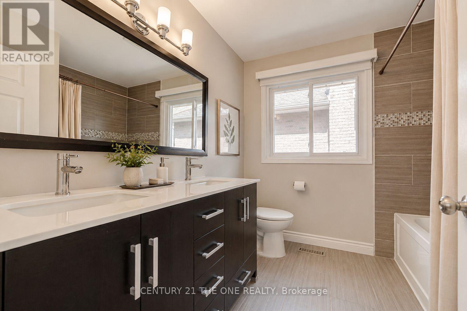 21 Larratt Lane, Richmond Hill, Ontario  L4C 9J1 - Photo 19 - N13176166