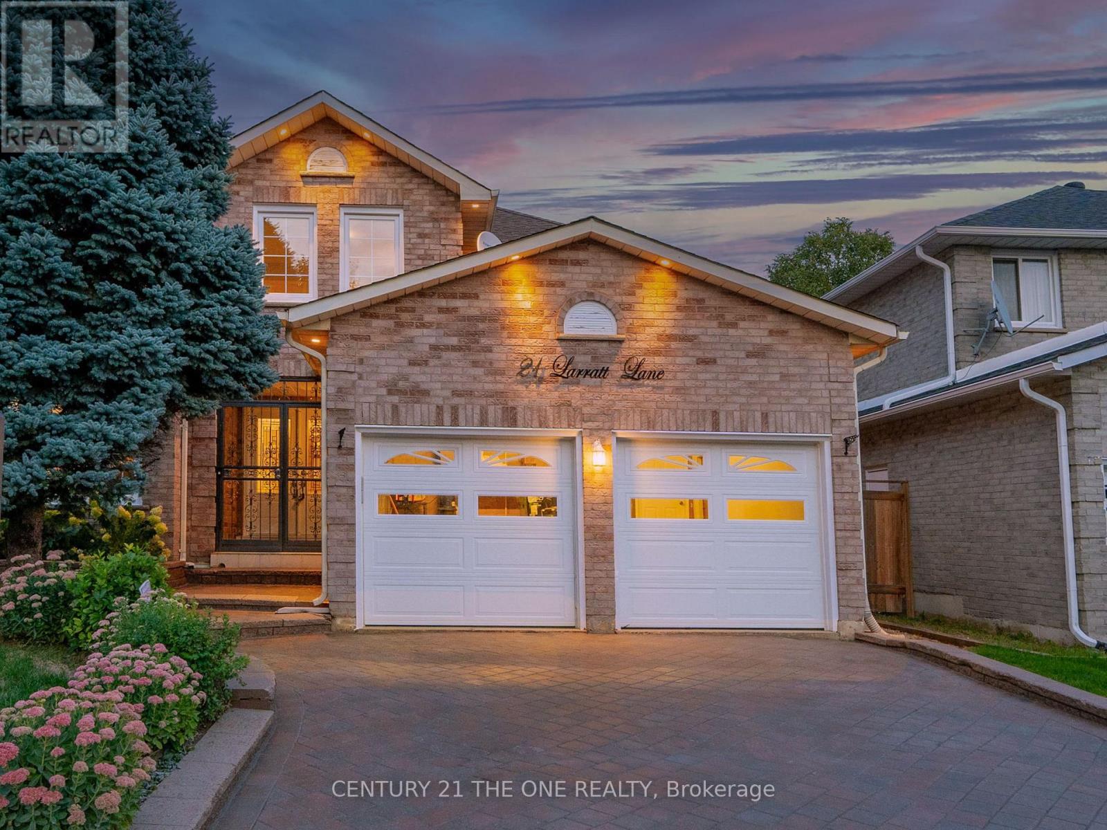 21 Larratt Lane, Richmond Hill, Ontario  L4C 9J1 - Photo 2 - N13176166