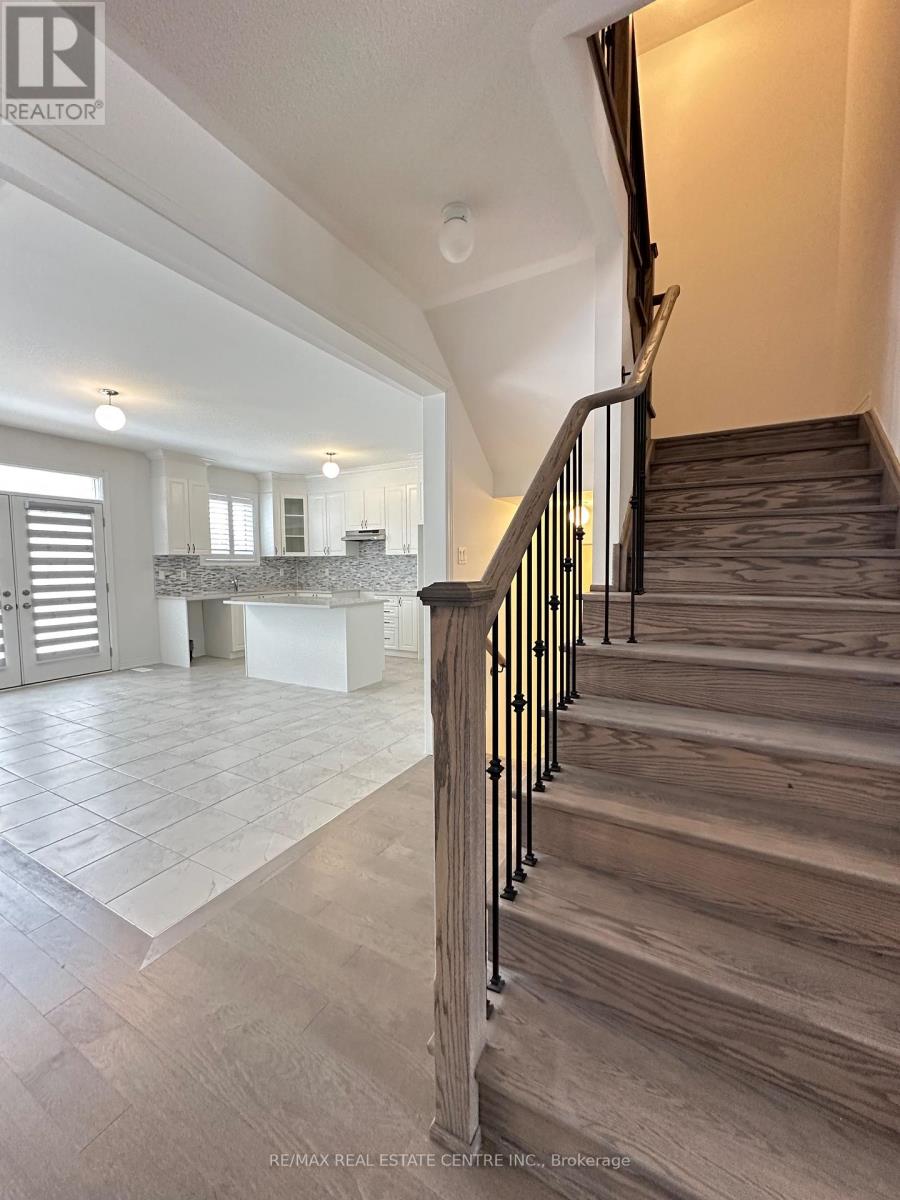 70 Wakefield Boulevard, Essa, Ontario  L3W 0L9 - Photo 12 - N12894422
