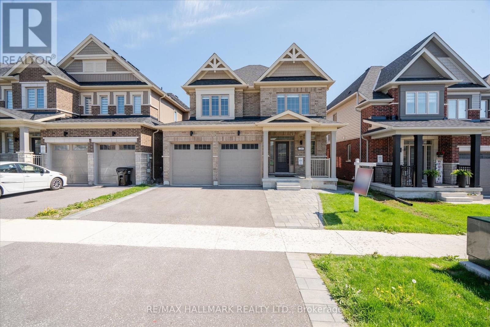 28 COPPERHILL HEIGHTS, Barrie, Ontario