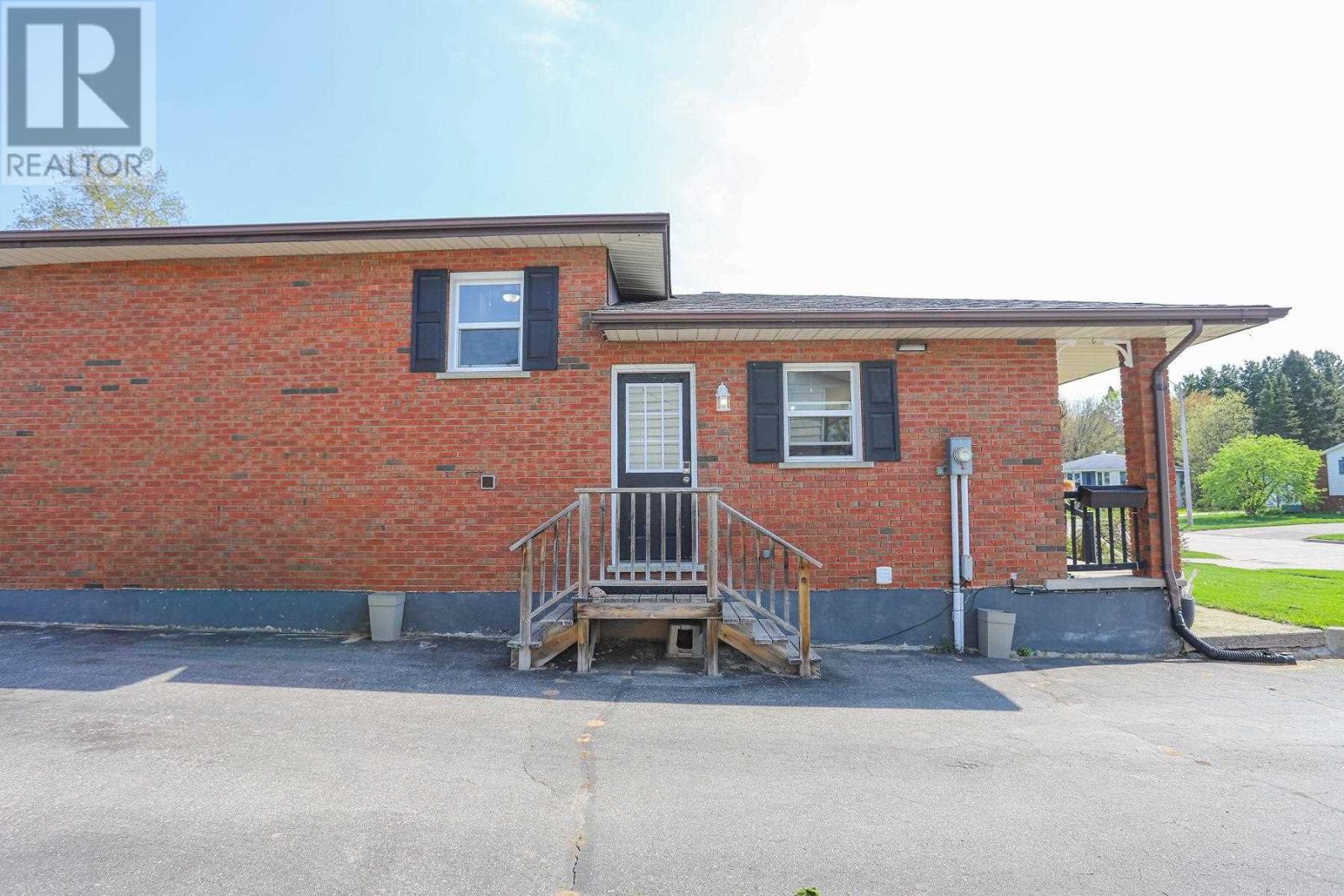 34 Robin St, Sault Ste Marie, Ontario  P6A 5X9 - Photo 41 - SM261184